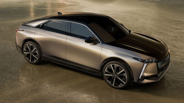 Кроссовер DS N°8 дебютировал в электрическом варианте Кроссовер DS N°8 дебютировал в электрическом варианте