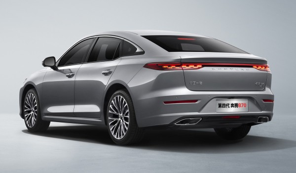 Обновленный лифтбек Bestune B70 выходит на рынок: цены в России Обновленный лифтбек Bestune B70 выходит на рынок: цены в России