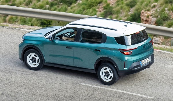 Кроссовер Opel Frontera вышел на рынок в трех версиях Кроссовер Opel Frontera вышел на рынок в трех версиях