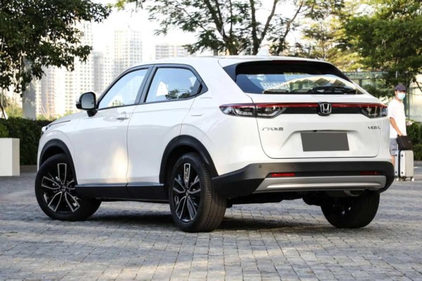 До России официально добрался кроссовер Honda Vezel второго поколения До России официально добрался кроссовер Honda Vezel второго поколения