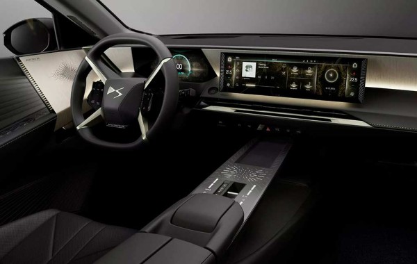 Французы представили премиальный электрический кроссовер DS N°8 Французы представили премиальный электрический кроссовер DS N°8