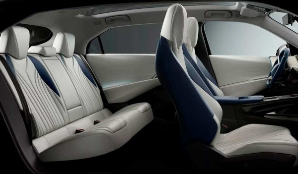 Французы представили премиальный электрический кроссовер DS N°8 Французы представили премиальный электрический кроссовер DS N°8