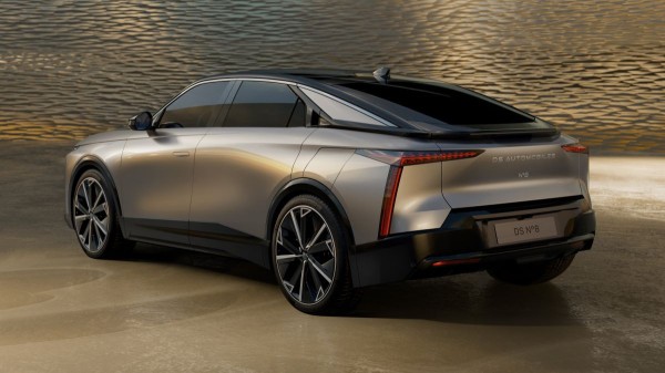 Кроссовер DS N°8 дебютировал в электрическом варианте Кроссовер DS N°8 дебютировал в электрическом варианте