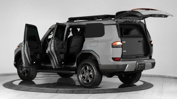 Бронированный Lexus GX550 выдерживает подрыв двух гранат