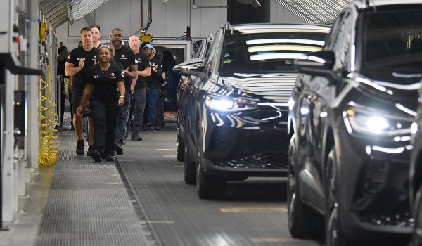 Дайджест дня: электрический Skyline GT-R, дорожающие Лады и другие события индустрии Дайджест дня: электрический Skyline GT-R, дорожающие Лады и другие события индустрии