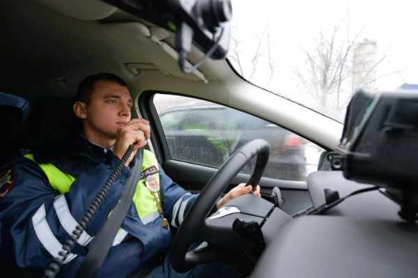 Что остается за кадром: репортаж из патрульной машины ГАИ