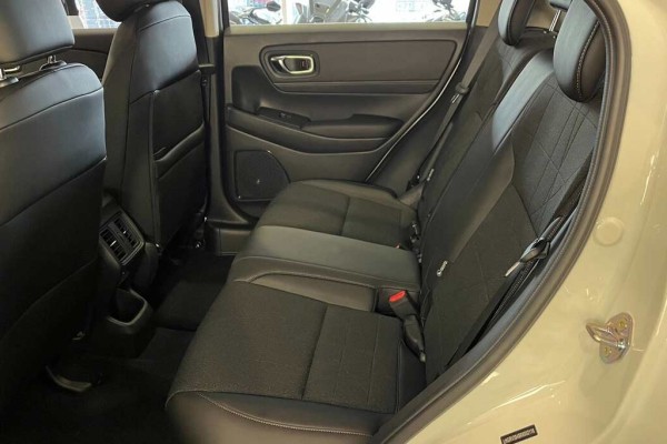 До России официально добрался кроссовер Honda Vezel второго поколения До России официально добрался кроссовер Honda Vezel второго поколения