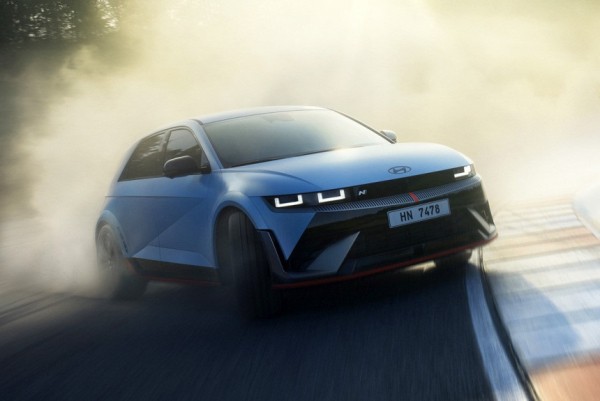 Эксперты CarBuzz назвали обладателя титула «Автомобиль года»