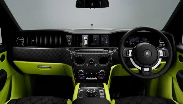 Смелый тюнинг Rolls-Royce от бюро Keyvany: золото и светодиоды Смелый тюнинг Rolls-Royce от бюро Keyvany: золото и светодиоды