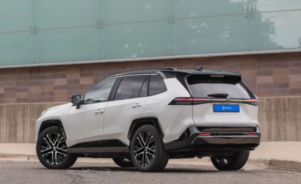 Toyota RAV4 нового шестого поколения: независимые рендеры
