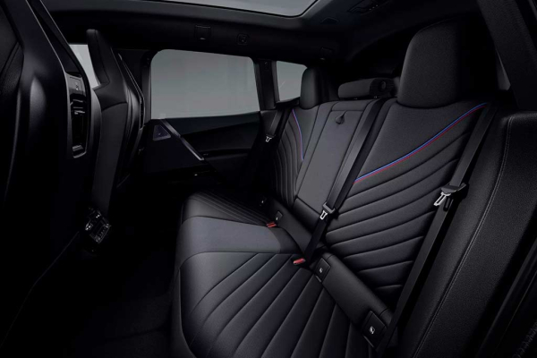 Обновленный электрический кроссовер BMW iX стал мощнее и дальнобойнее Обновленный электрический кроссовер BMW iX стал мощнее и дальнобойнее