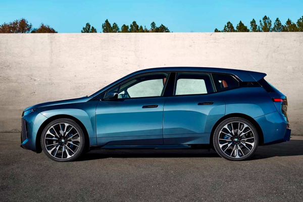 Обновленный электрический кроссовер BMW iX стал мощнее и дальнобойнее Обновленный электрический кроссовер BMW iX стал мощнее и дальнобойнее