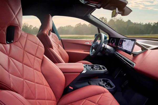 Обновленный электрический кроссовер BMW iX стал мощнее и дальнобойнее Обновленный электрический кроссовер BMW iX стал мощнее и дальнобойнее