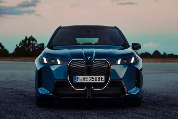 Обновленный электрический кроссовер BMW iX стал мощнее и дальнобойнее Обновленный электрический кроссовер BMW iX стал мощнее и дальнобойнее