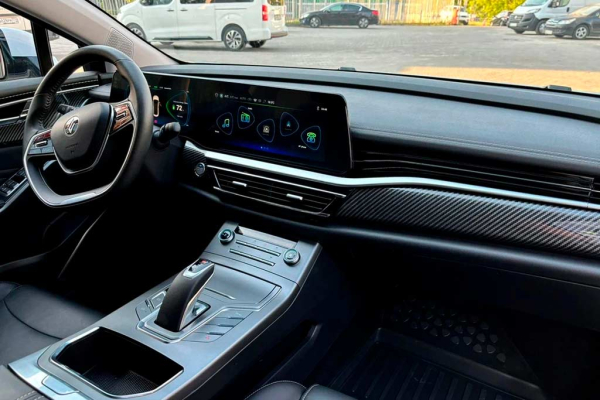 Электрический седан Амберавто А5: клон китайской модели JMEV Yi