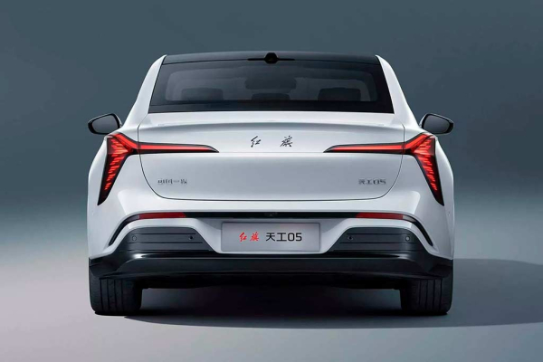 Китайцы представили компактный электрический седан Hongqi Tiangong 05 Китайцы представили компактный электрический седан Hongqi Tiangong 05