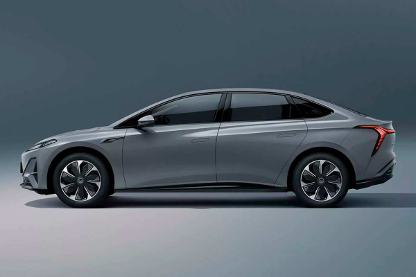 Китайцы представили компактный электрический седан Hongqi Tiangong 05 Китайцы представили компактный электрический седан Hongqi Tiangong 05