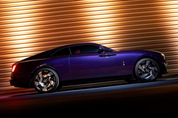 Rolls-Royce Spectre Black Badge: драйверская версия электрического купе Rolls-Royce Spectre Black Badge: драйверская версия электрического купе