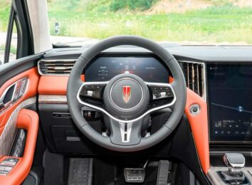 Новый Hongqi HS7 II второго поколения вскоре доберется до России Новый Hongqi HS7 II второго поколения вскоре доберется до России