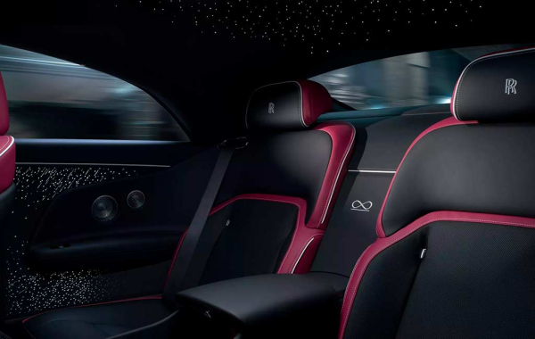 Rolls-Royce Spectre Black Badge: драйверская версия электрического купе Rolls-Royce Spectre Black Badge: драйверская версия электрического купе