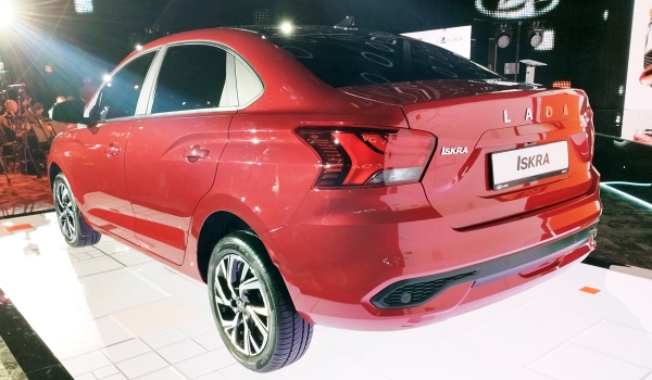 Показан интерьер серийного седана Лада Искра Показан интерьер серийного седана Лада Искра