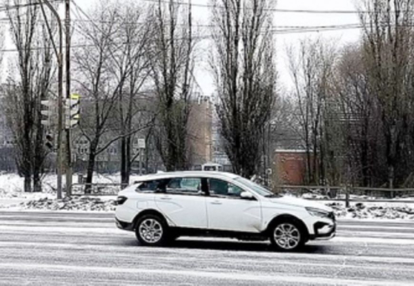 «АвтоВАЗ» готовит новый бюджетный кроссовер. Авто сняли на фото «АвтоВАЗ» готовит новый бюджетный кроссовер. Авто сняли на фото