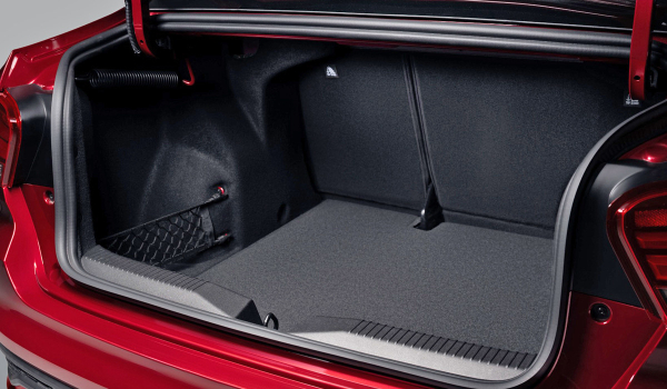 Показан интерьер серийного седана Лада Искра Показан интерьер серийного седана Лада Искра