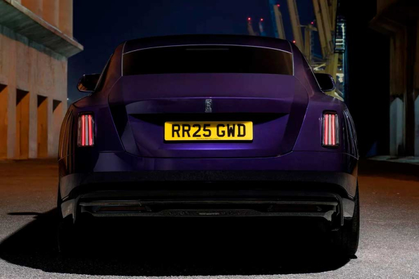 Rolls-Royce Spectre Black Badge: драйверская версия электрического купе Rolls-Royce Spectre Black Badge: драйверская версия электрического купе