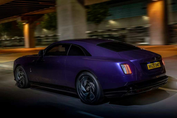 Rolls-Royce Spectre Black Badge: драйверская версия электрического купе Rolls-Royce Spectre Black Badge: драйверская версия электрического купе