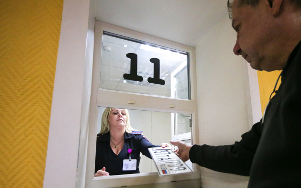 
            «Дам нужный контакт». Как нам предложили продать красивый номер при ДТП
        