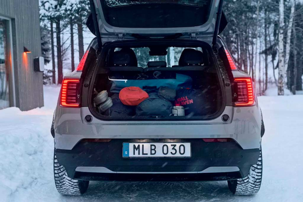 Электрический кроссовер Volvo EX30 получил «вседорожную» версию Cross Country Электрический кроссовер Volvo EX30 получил «вседорожную» версию Cross Country
