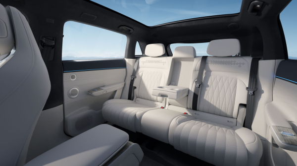 Представлен салон нового китайского кроссовера для России Представлен салон нового китайского кроссовера для России