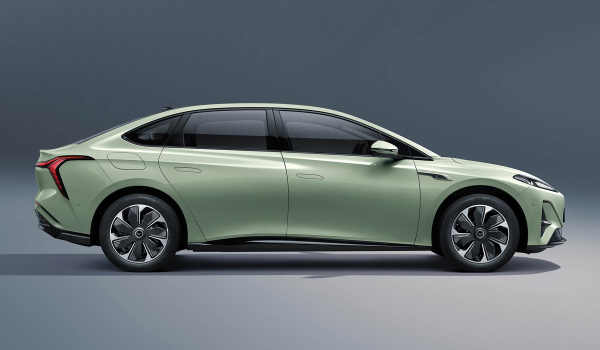 Электроседан Hongqi Tiangong 05 предложит 900 вольт (но позже) Электроседан Hongqi Tiangong 05 предложит 900 вольт (но позже)