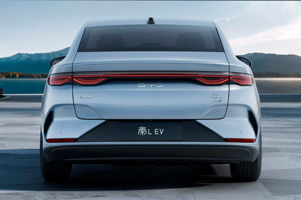 Китайцы представили заднеприводный электрический седан BYD Qin L EV Китайцы представили заднеприводный электрический седан BYD Qin L EV