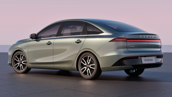 Электрический седан Roewe D6 приготовился к дебюту Электрический седан Roewe D6 приготовился к дебюту