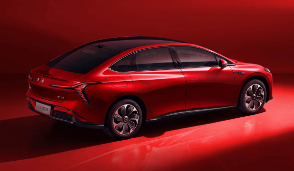 Электроседан Hongqi Tiangong 05 предложит 900 вольт (но позже) Электроседан Hongqi Tiangong 05 предложит 900 вольт (но позже)