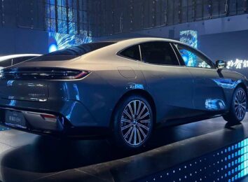 Китайцы из Geely представили большой гибридный седан Galaxy Starshine 8 EM Китайцы из Geely представили большой гибридный седан Galaxy Starshine 8 EM