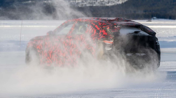 Новый кроссовер Alfa Romeo Stelvio уже проходит испытания Новый кроссовер Alfa Romeo Stelvio уже проходит испытания