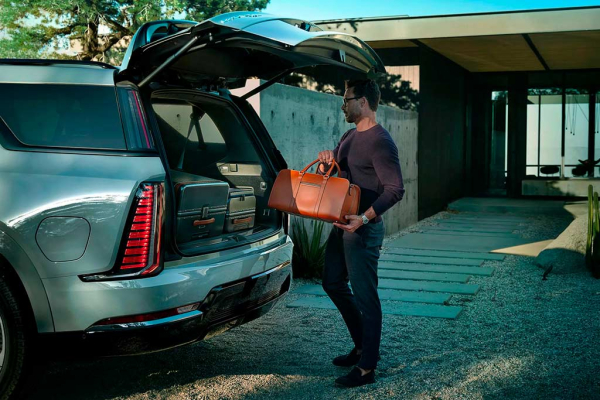 Cadillac Escalade IQL: удлиненная версия электрического внедорожника