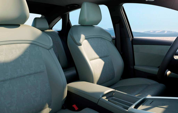 Китайцы из SAIC представили электрический седан Roewe D6 Китайцы из SAIC представили электрический седан Roewe D6