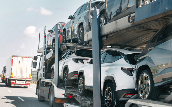 
            Спрос на авто вырос после переговоров Путина и Трампа. Что стало с ценами
        