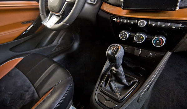 Лада Веста с шестиступенчатой «механикой» выходит на рынок Лада Веста с шестиступенчатой «механикой» выходит на рынок