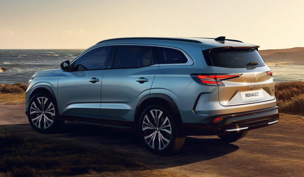 Кроссовер Renault Espace обрел новое лицо Кроссовер Renault Espace обрел новое лицо