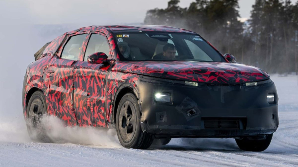 Новый кроссовер Alfa Romeo Stelvio уже проходит испытания Новый кроссовер Alfa Romeo Stelvio уже проходит испытания