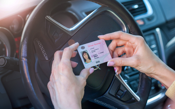 
            4 важных изменения для водителей с 1 апреля. Замена прав, штрафы и ОСАГО
        
