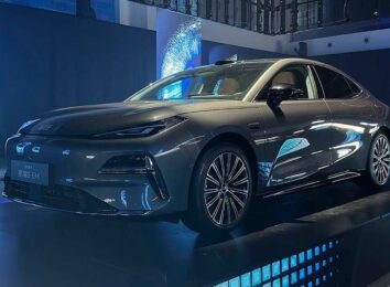 Китайцы из Geely представили большой гибридный седан Galaxy Starshine 8 EM Китайцы из Geely представили большой гибридный седан Galaxy Starshine 8 EM