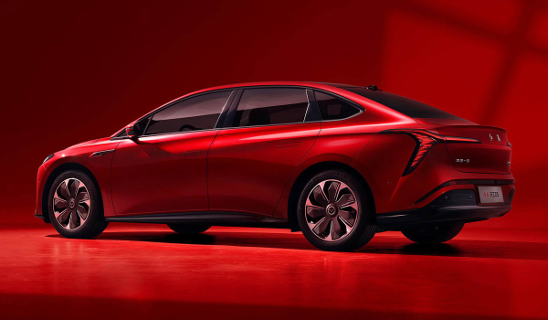 Электроседан Hongqi Tiangong 05 предложит 900 вольт (но позже) Электроседан Hongqi Tiangong 05 предложит 900 вольт (но позже)