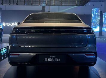 Китайцы из Geely представили большой гибридный седан Galaxy Starshine 8 EM Китайцы из Geely представили большой гибридный седан Galaxy Starshine 8 EM