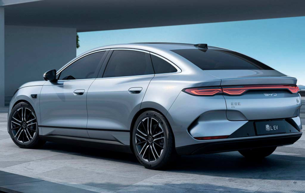 Китайцы представили заднеприводный электрический седан BYD Qin L EV Китайцы представили заднеприводный электрический седан BYD Qin L EV