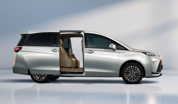 Минивэн Buick GL8 LS сделал гамму разнообразнее Минивэн Buick GL8 LS сделал гамму разнообразнее